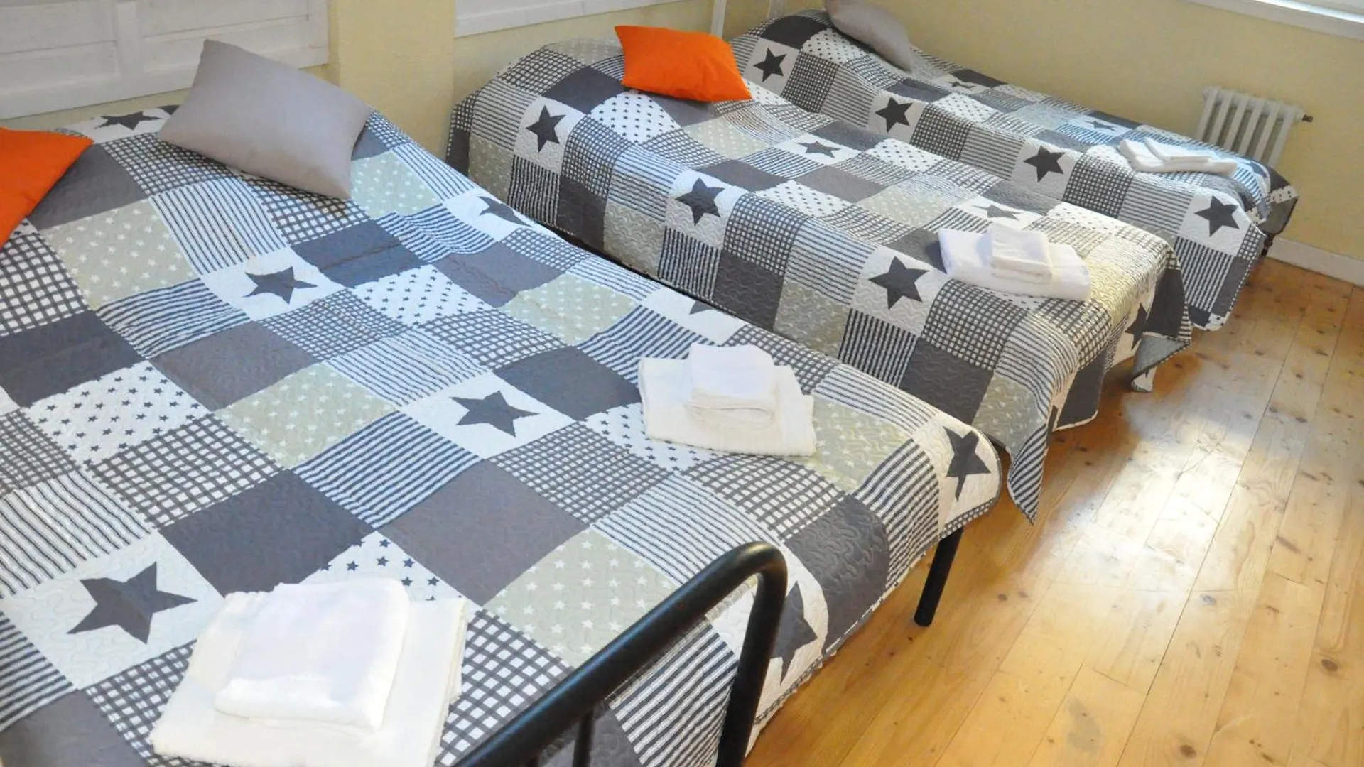 House Near To Schoenbrunn - Free Parking - 24-7 Check In - 8 Person Viena 0*,  Áustria