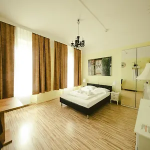 Hotel California, Vienne